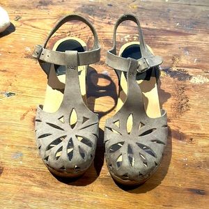Swedish Hasbeens T-Strap Clog, size 36
